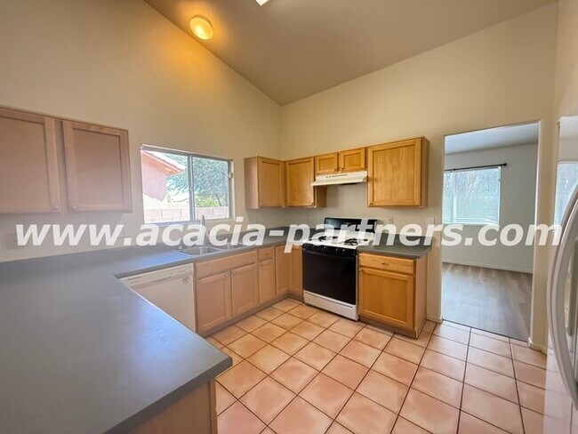 Building Photo - Four Bedroom in Rita Ranch
