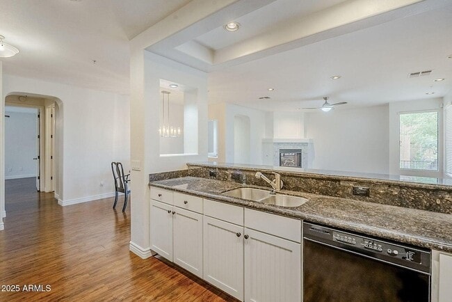 Building Photo - 13450 E Vía Linda