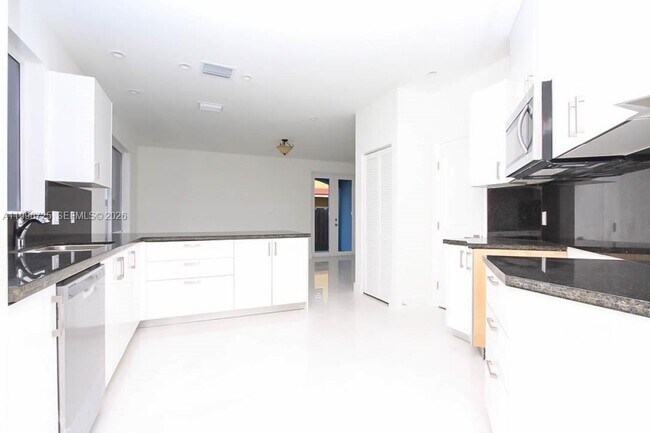 Building Photo - 15631 SW 11th Terrace