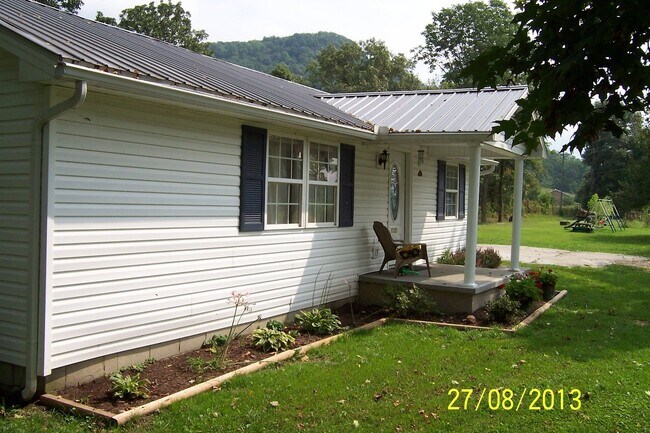 Building Photo - 1325 Red Lick Rd