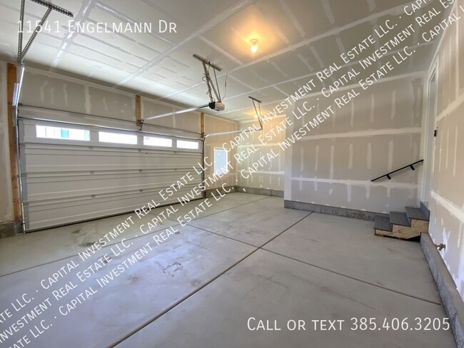 Building Photo - 11541 Engelmann Dr