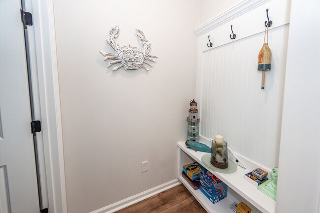 Building Photo - 4 Bedroom, 3.5 Bathroom Townhome in The Marshes at Cooper River - Charleston