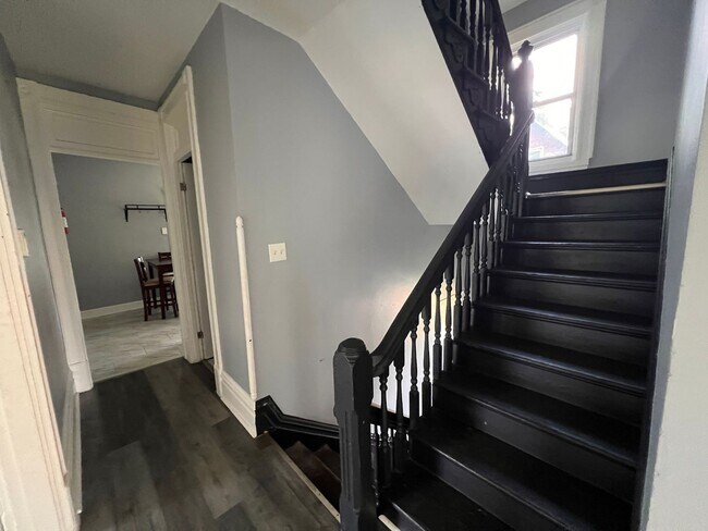 Building Photo - 505 Dawson Ave