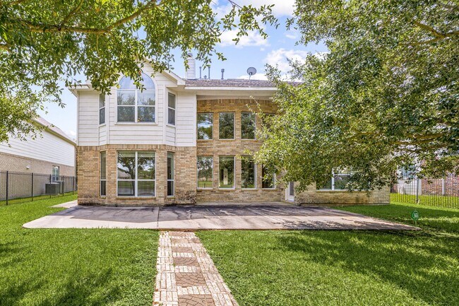 Building Photo - 7711 Summer Shore Dr