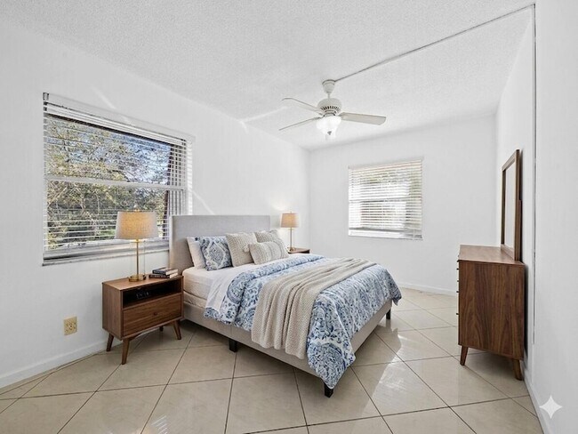 Building Photo - 1 Jacaranda Country Club Dr