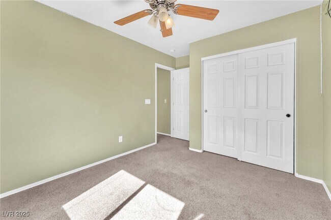 Building Photo - 2526 Begonia Valley Ave