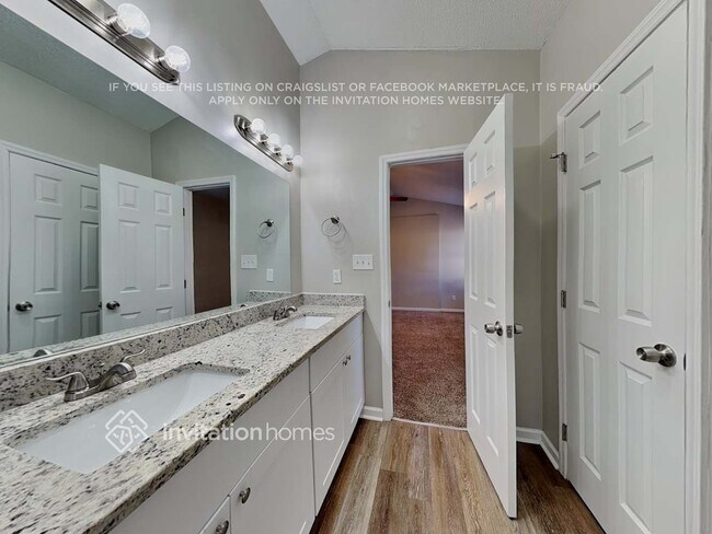 Building Photo - 112 Heathwick Dr