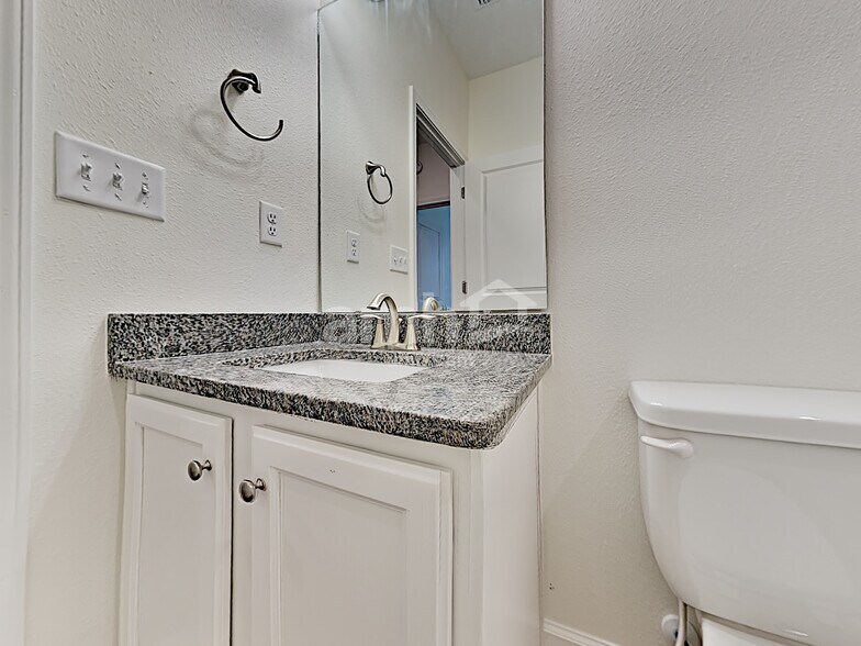 Building Photo - 3025 Creek Village Ln