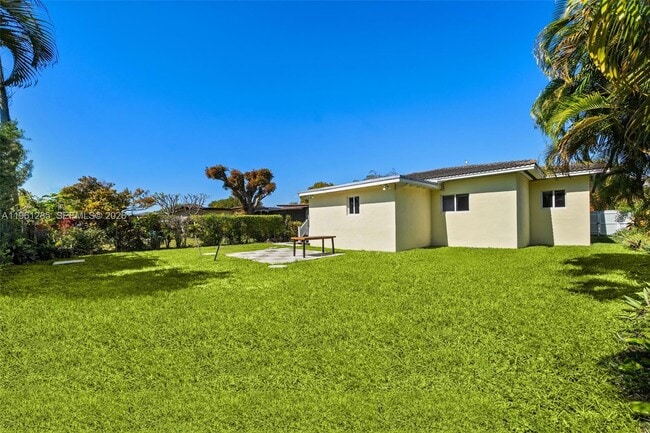 Building Photo - 404 N Shore Dr