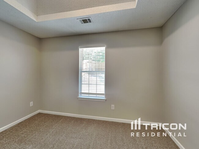Building Photo - 3480 Cameo Ct