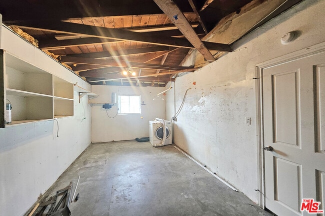 Building Photo - 1214 E 82nd St