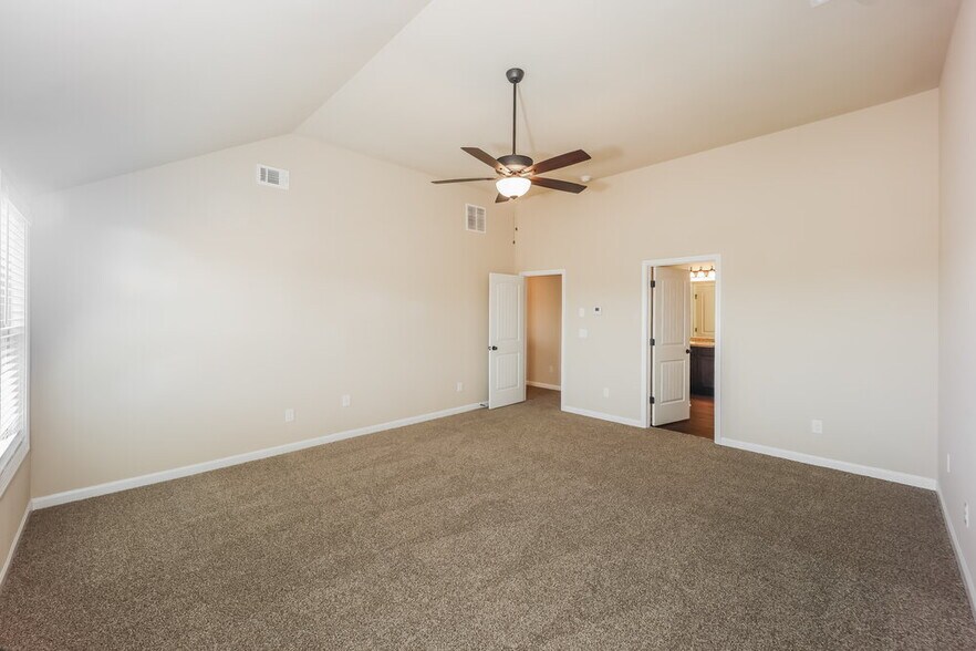 Building Photo - 2386 Walker Dr