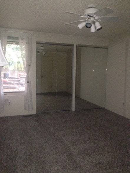 Building Photo - 15847 SW Village Ln