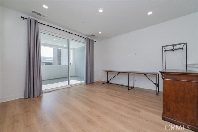 Building Photo - 119 Novel