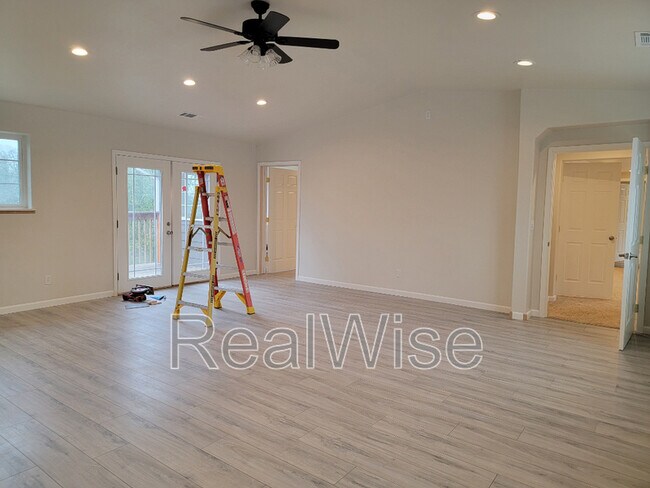 Building Photo - 344 W Selmar Ct
