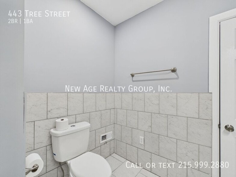 Building Photo - 443 Tree St