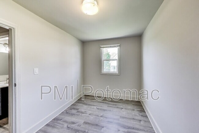 Building Photo - 8349 Bear Creek Dr