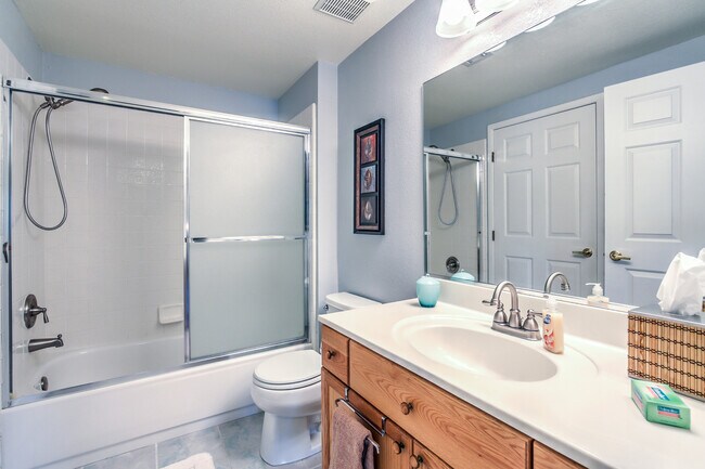 2nd Bathroom - 10525 Autumn Pine Ave