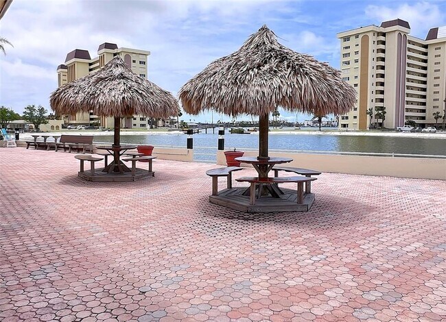 Building Photo - 4775 Cove Cir