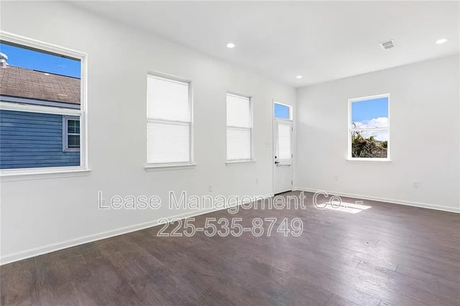 Building Photo - 8733 Olive St