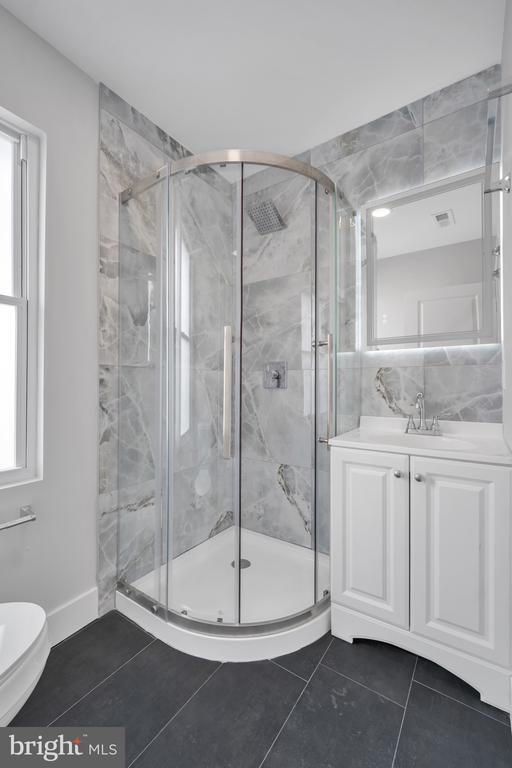 Building Photo - 123 Ford St