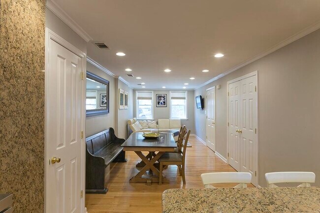 Building Photo - 294 Pavonia Ave