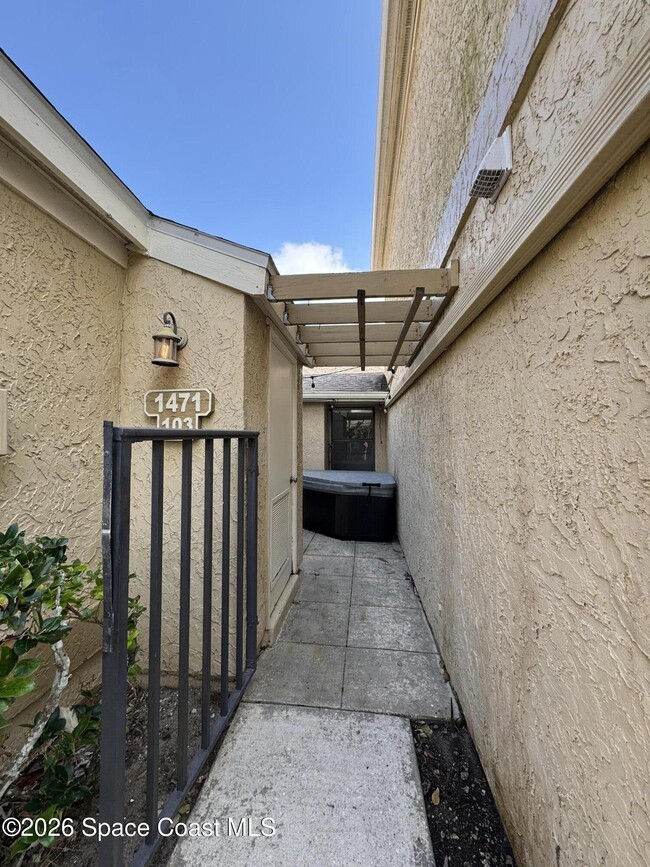 Building Photo - 1471 Sheafe Ave NE