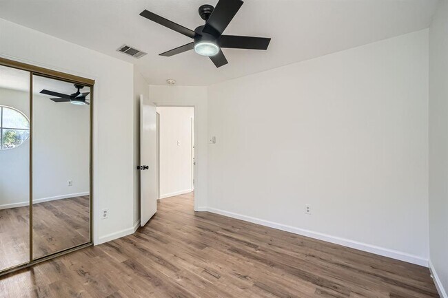 Building Photo - 8801 Piney Creek Bend