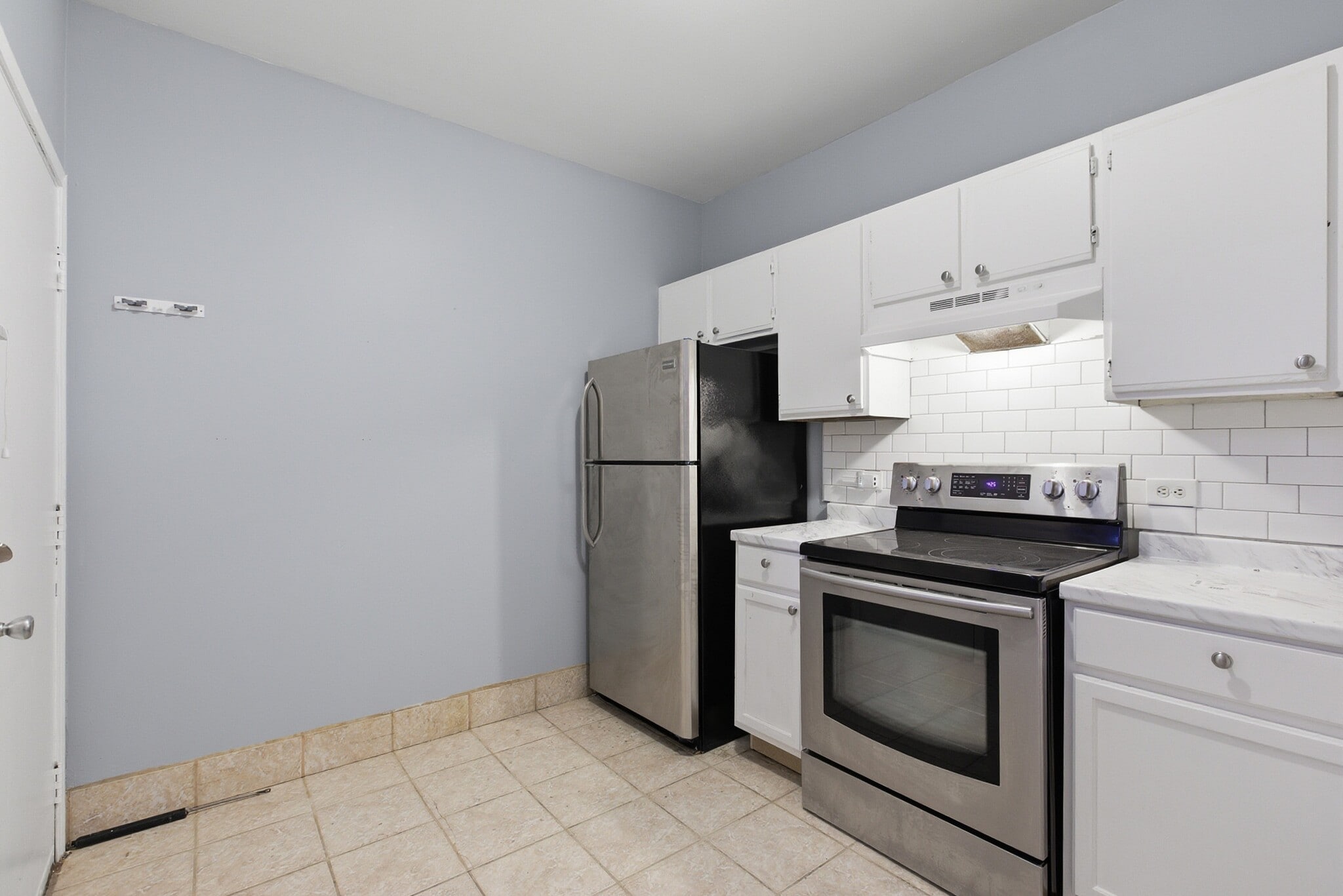 Building Photo - 235 S Lotus Ave