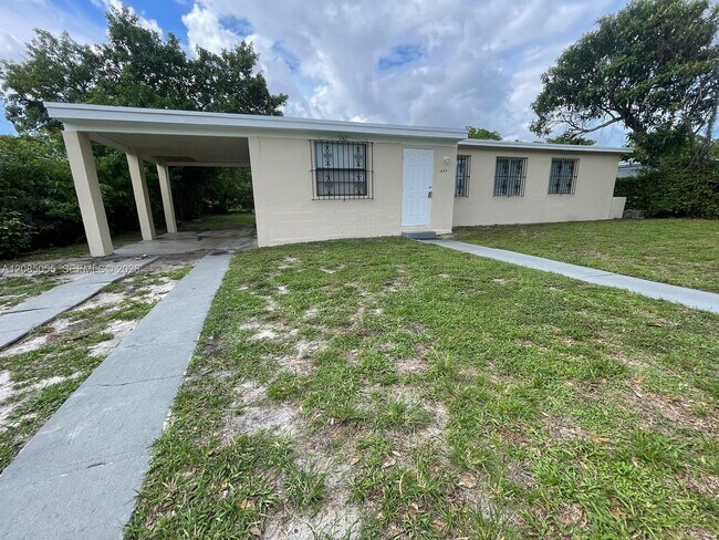 Building Photo - 1685 NW 131st St
