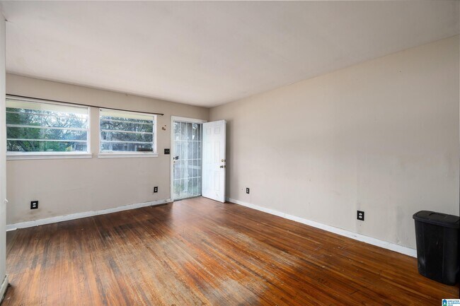 Building Photo - 2225 Beulah Ave SW