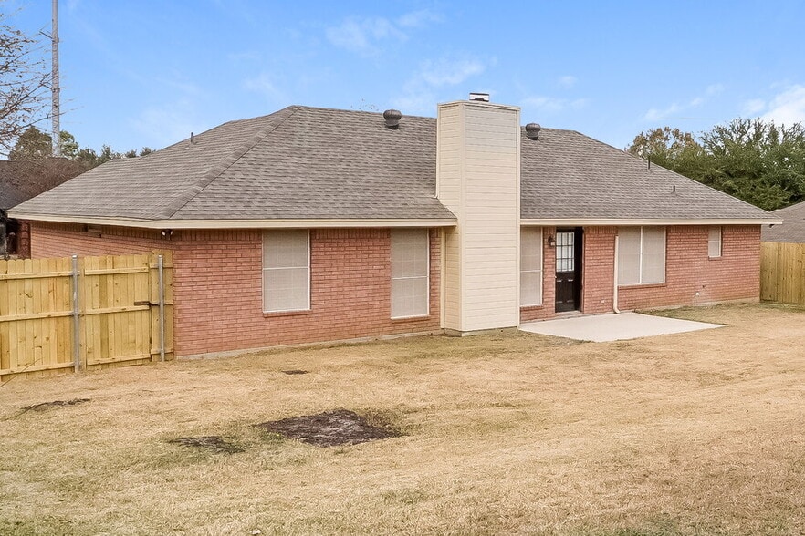 Building Photo - 100 Sandlewood Ln