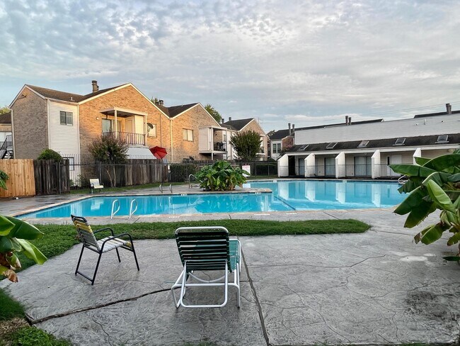 Building Photo - 3740 Thistlemont Dr