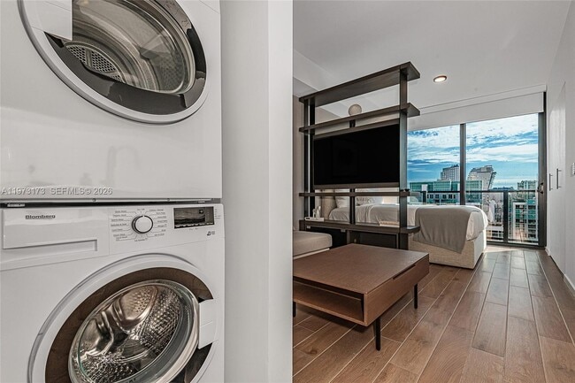 Building Photo - 398 NE 5th St