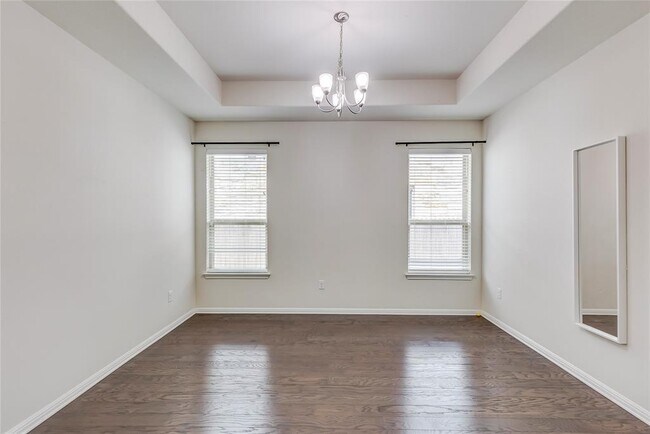 Building Photo - 923 Kingston Pl