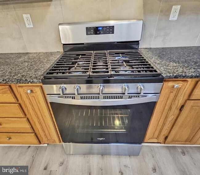 Building Photo - 637 N 32nd St