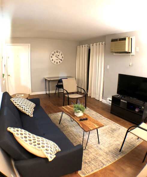 Living Room - 4 N Hamilton St
