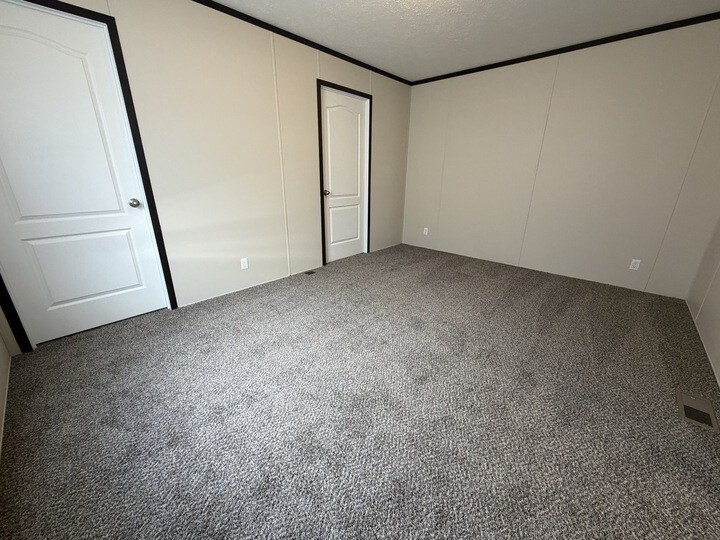 Building Photo - 16011 Villaire Ave