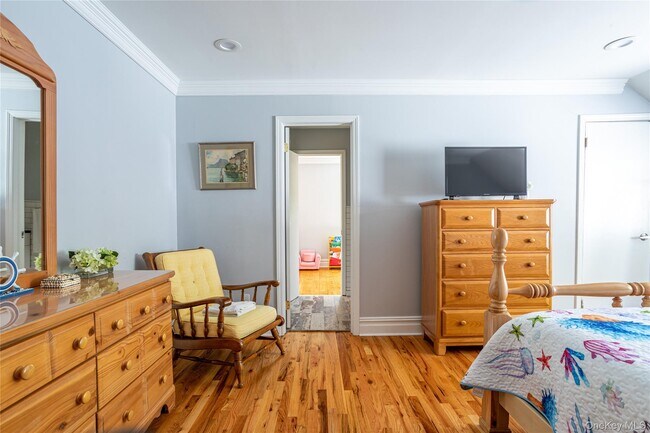 Building Photo - 2300 Pine Tree Rd