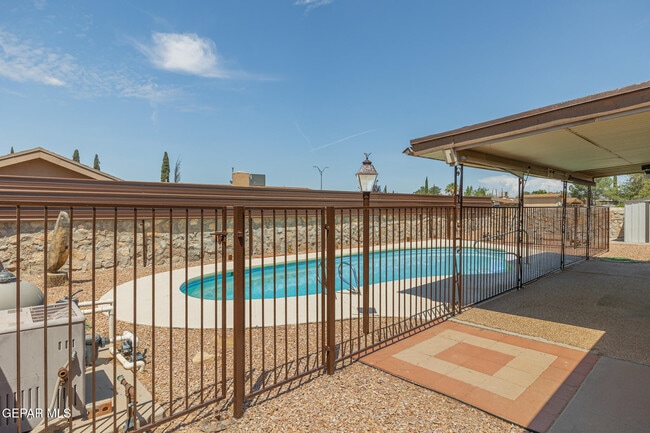 Building Photo - 3021 Fierro Dr