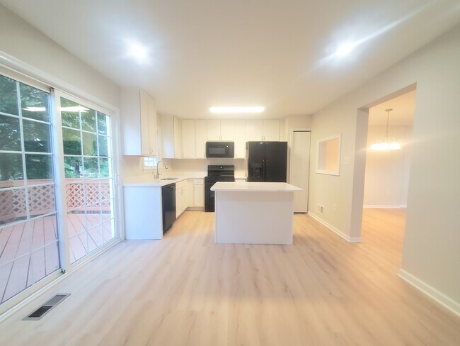 Building Photo - 14142 Betsy Ross Ln