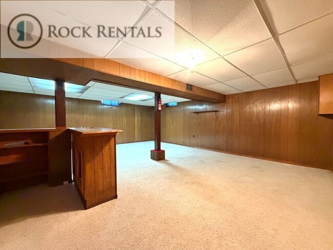 Building Photo - Fresh 2 Bed with Bonus Room on 17th