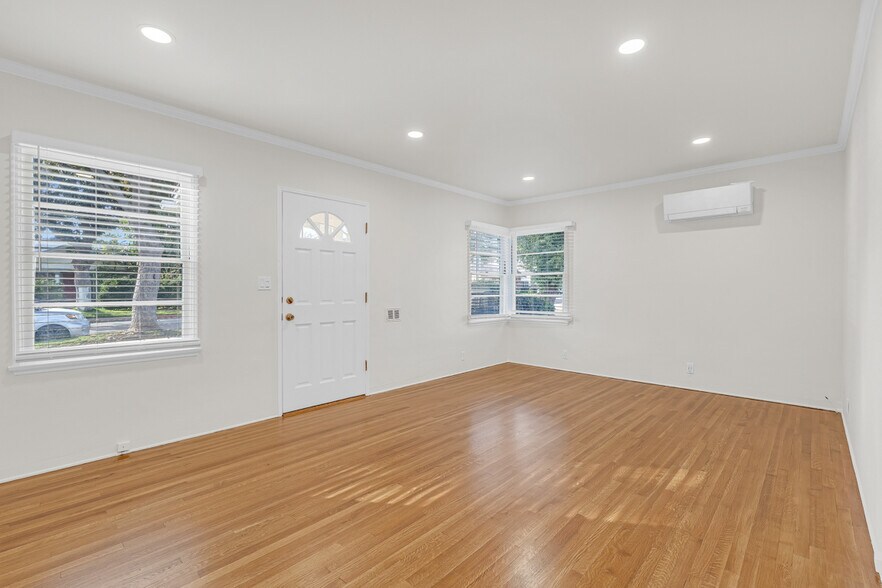 Building Photo - 340 N Monterey St