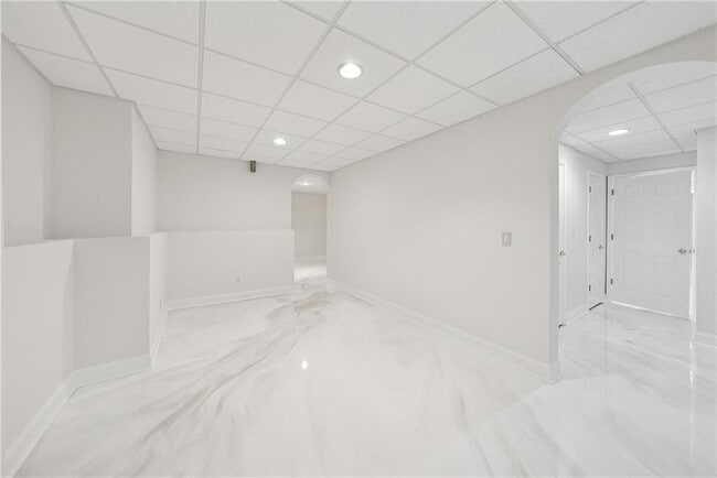 Building Photo - 675 Falls Lake Dr