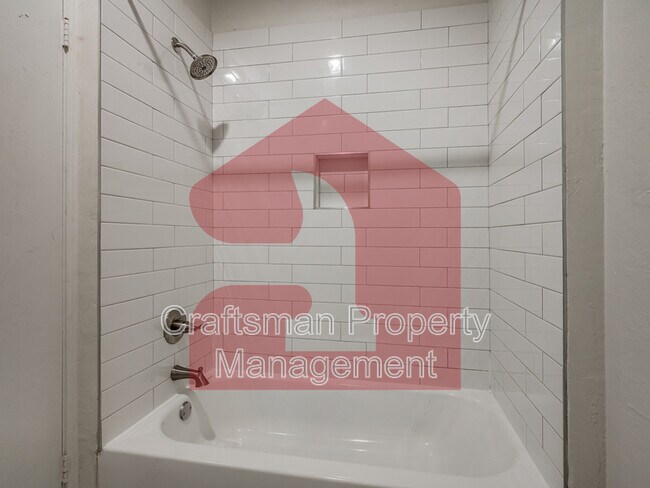 Building Photo - 2708 Silvertree Dr