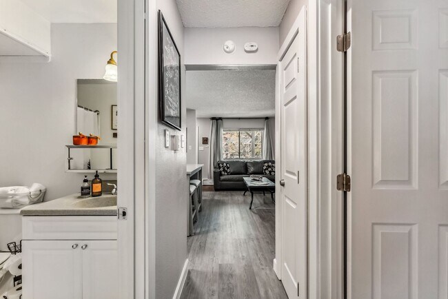 Building Photo - 412 S. Main, unit 113