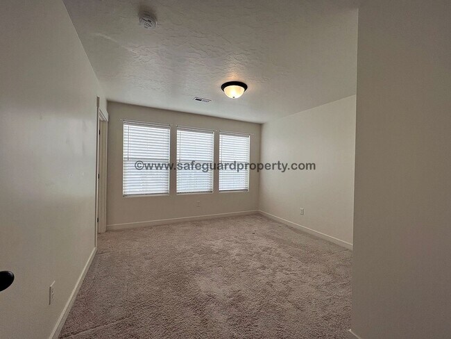 Building Photo - Fabulous Home in Eagle Mountain