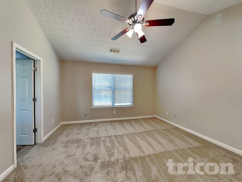 Building Photo - 201 Sandstone Dr