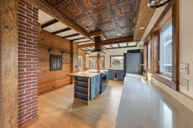 Building Photo - 3 Bedroom, 2.5 Bathroom CUSTOM HOME