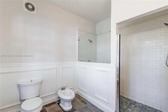 Building Photo - 3718 Sheridan Ave